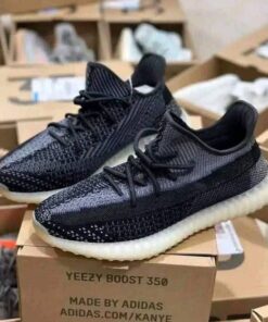 Alternative view of Yeezy Sneakers Pallets